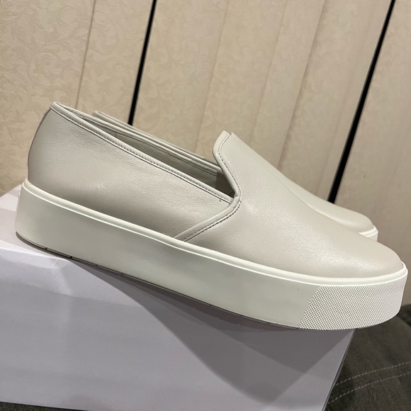 NEW VINCE leather slip on brenden shoes
